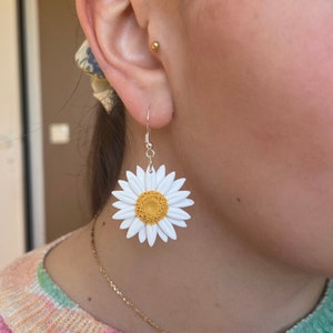 Handmade Daisy Earrings in Polymer Clay image 5