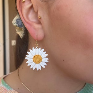 Handmade Daisy Earrings in Polymer Clay image 3