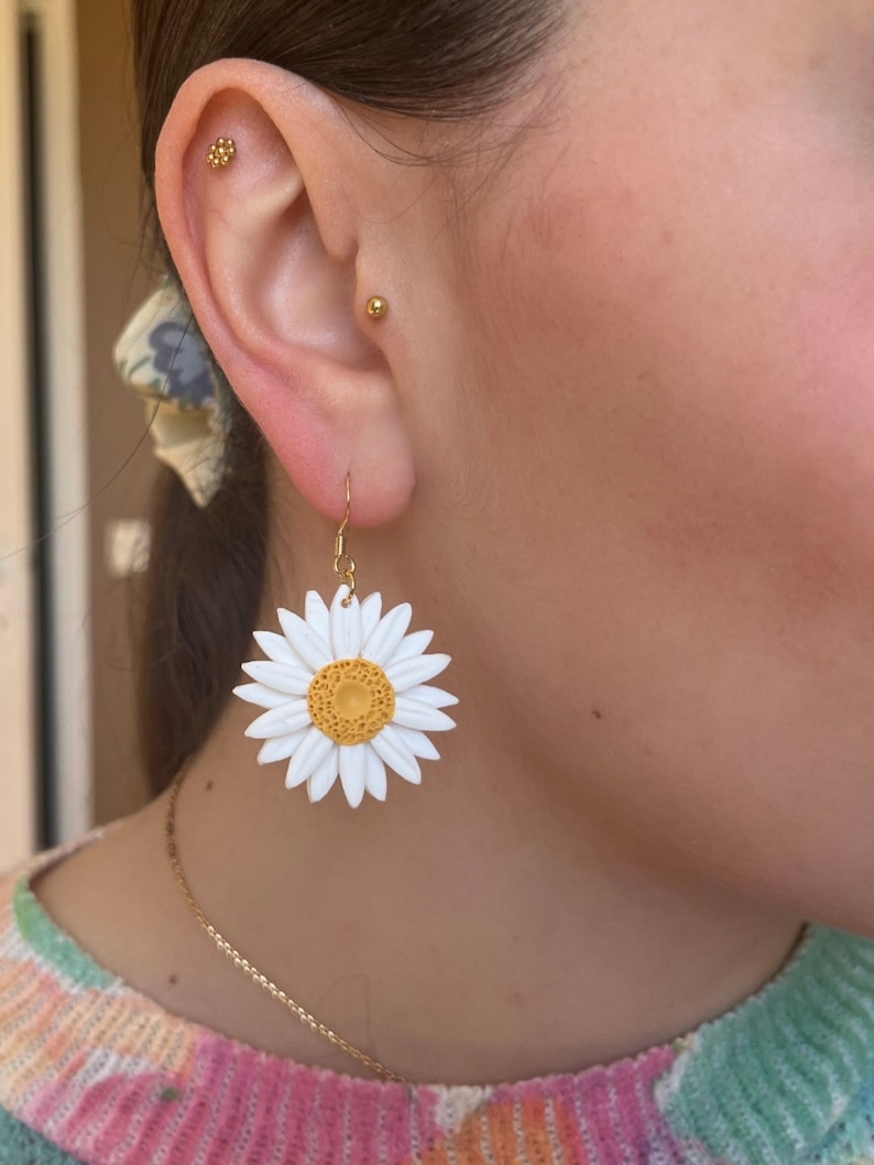 Handmade Daisy Earrings in Polymer Clay image 3