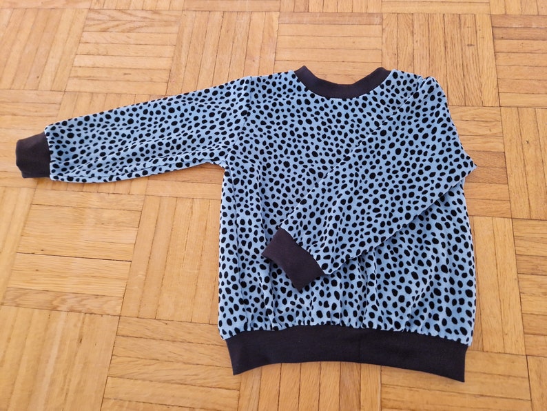 Basic sweater Nicki Leo, leo print, Nicki sweater children, velvet, velor, cuddly and cozy, various colors Jeansblau