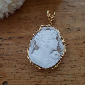Cameo in silver and sardonyx shell