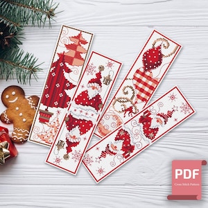 Puede incluir: Cuatro patrones de marcapáginas de punto de cruz con temática navideña en rojo y blanco. Los patrones presentan un árbol de Navidad, Papá Noel, un bastón de caramelo y un copo de nieve.