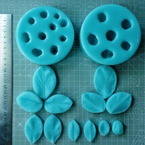 Strawberry Fruit Silicone Mold, Press for Polymer Clay, Fondant, Gumpatse, Chocolate, Cake Decorating, Candle Making, Home Decor