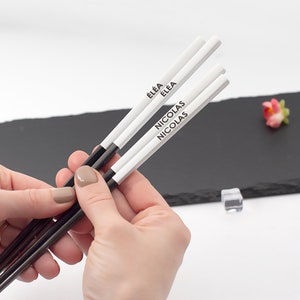 Personalisierte Essstäbchen mit Lasergravur Ihrer Nachricht oder Ihres Namens. Personalisierte Essstäbchen, Jahrestagsgeschenk