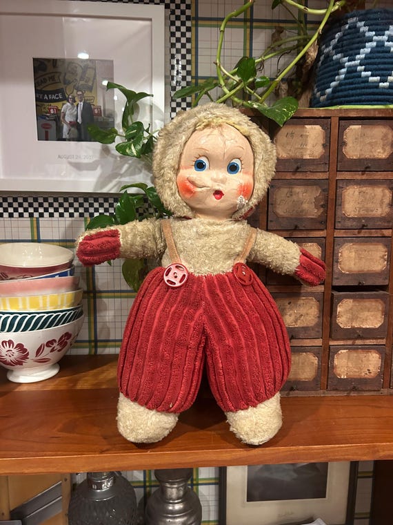 Bambola primitiva d'arte popolare d'epoca, faccia in cartapesta