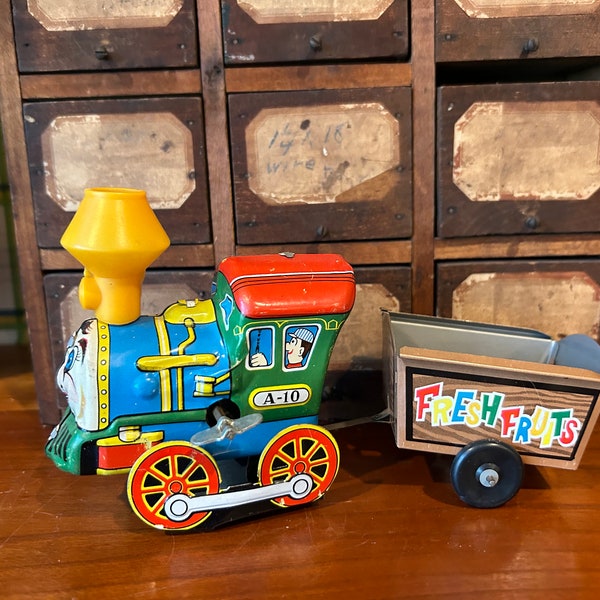 Metal Tin Toy Train with Wagon Fresh Fruit Vintage wind up & rolling