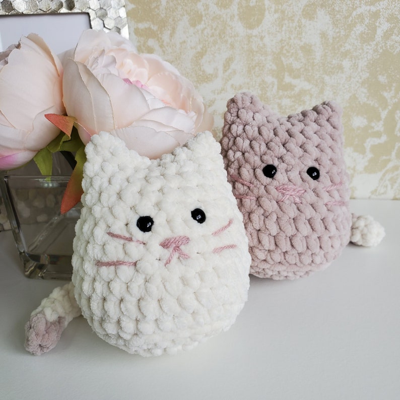 Easy amigurumi crochet toy cat digital PDF PATTERN good for beginners / Amigurumi crochet Marshmallow Candy cat stuff toy / desk toy image 1