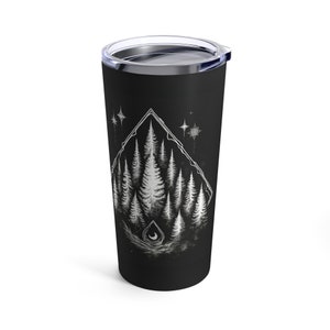 Von SCP und Horror-Rollenspiel inspirierter Becher - Strangers in the Pines Logo und Forrest - 20 Unzen Edelstahl | TTRPG und D&D Travel Mug mit See-Thru Deckel Bild 6