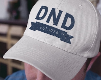 Chapéu DND | Chapéu de pai EST 1974 | Ótimo presente para pais que amam DND | Presente do mestre das masmorras
