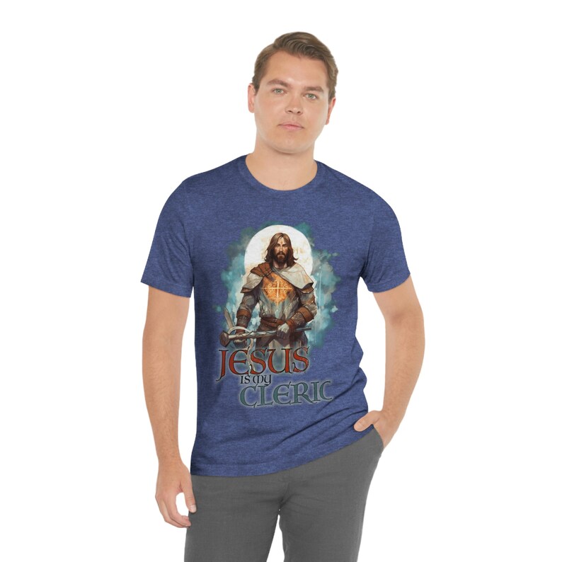 Jesus är min prästskjorta | Kristen t-shirt för DND- och RPG-spelare | Prästrustningsdesign | Trosbaserade kläder | Alternativ design 2 bild 7
