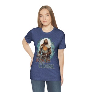 Jesus är min prästskjorta | Kristen t-shirt för DND- och RPG-spelare | Prästrustningsdesign | Trosbaserade kläder | Alternativ design 2 bild 3