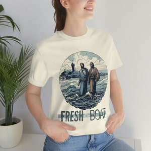 Fresh off the Boat Shirt | Lustiges christliches T-Shirt für Wortspiel-Liebhaber | Petrus und Jesus auf dem Wasser gehend Design | Glaube-basierte Kleidung Bild 3