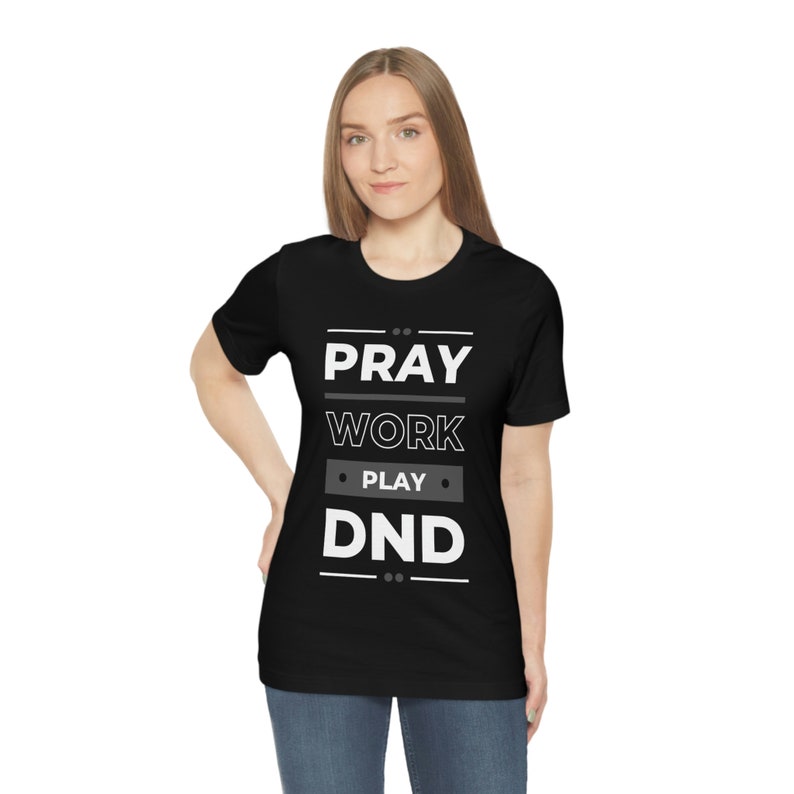 DND Obsessed Shirt | Arbeit beten spielen | Lustiges RPG Tee | Tabletop-Gaming-Bekleidung | Spieler und Dm Geschenk | Kostenloser Versand in die USA Bild 4
