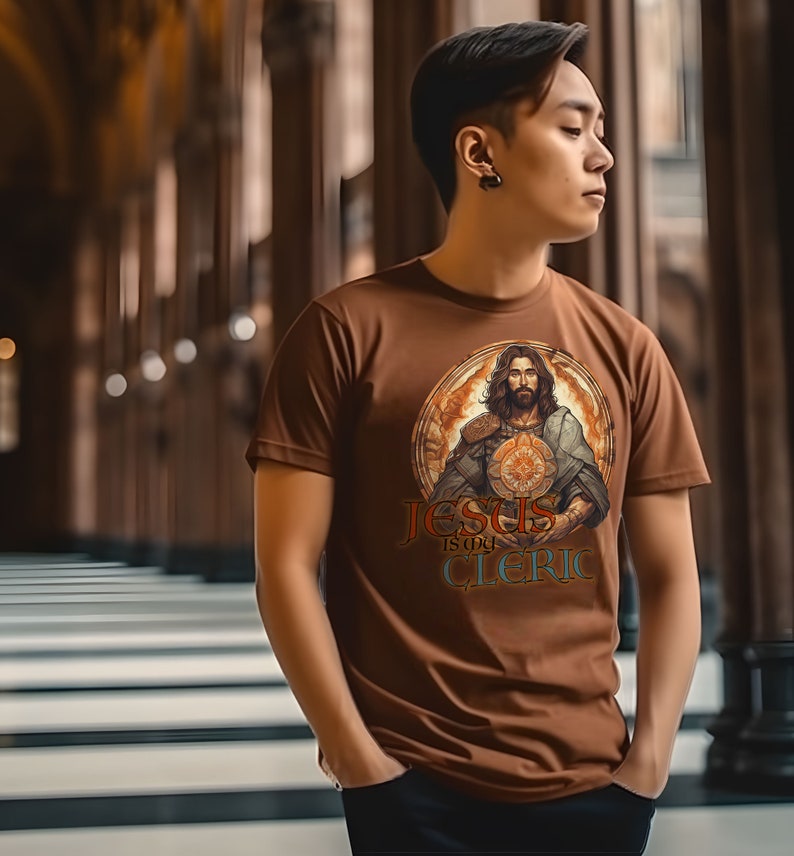Jesus is Mijn Cleric Shirt BRUIN | Christian Tee voor DND- en RPG-spelers | Cleric Armor-ontwerp | Op geloof gebaseerde kleding | Alternatief ontwerp 4 afbeelding 2