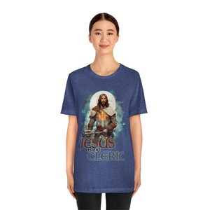Jesus är min prästskjorta | Kristen t-shirt för DND- och RPG-spelare | Prästrustningsdesign | Trosbaserade kläder | Alternativ design 2 bild 6