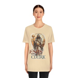 Jesús es mi camisa de diseño de sacerdote clérigo / Camiseta cristiana para jugadores TTRPG / Diseño de armadura clérigo / Ropa basada en la fe / Diseño alternativo 3 imagen 2