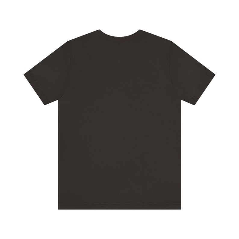 Jesus is Mijn Cleric Shirt BRUIN | Christian Tee voor DND- en RPG-spelers | Cleric Armor-ontwerp | Op geloof gebaseerde kleding | Alternatief ontwerp 4 afbeelding 4