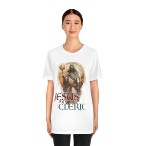 Jesús es mi camisa de diseño de sacerdote clérigo / Camiseta cristiana para jugadores TTRPG / Diseño de armadura clérigo / Ropa basada en la fe / Diseño alternativo 3 imagen 10