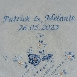 2 Gepersonaliseerde Zakdoeken met Namen en trouwdatum voor bijvoorbeeld gasten van bruidspaar in 4 kleuren bruiloft huwelijk vintage afbeelding 2