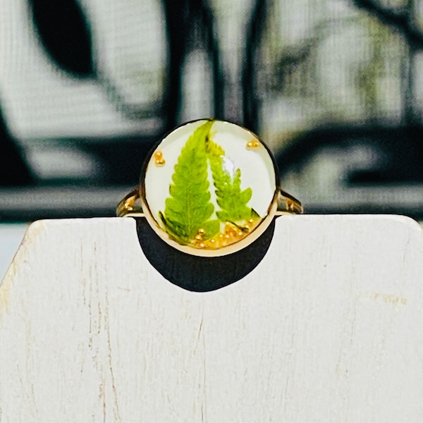 Garden hand dried/pressed preserved ferns in resin adjustable ring.