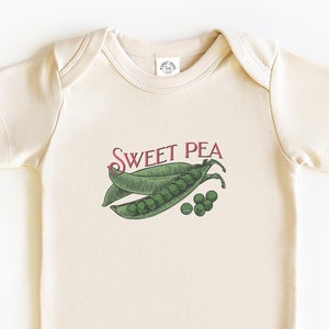 Sweet Pea Retro Onesie - Het perfecte babyshowercadeau voor de liefste. Maak je Farmcore-wadjas voor babybenodigdheden klaar