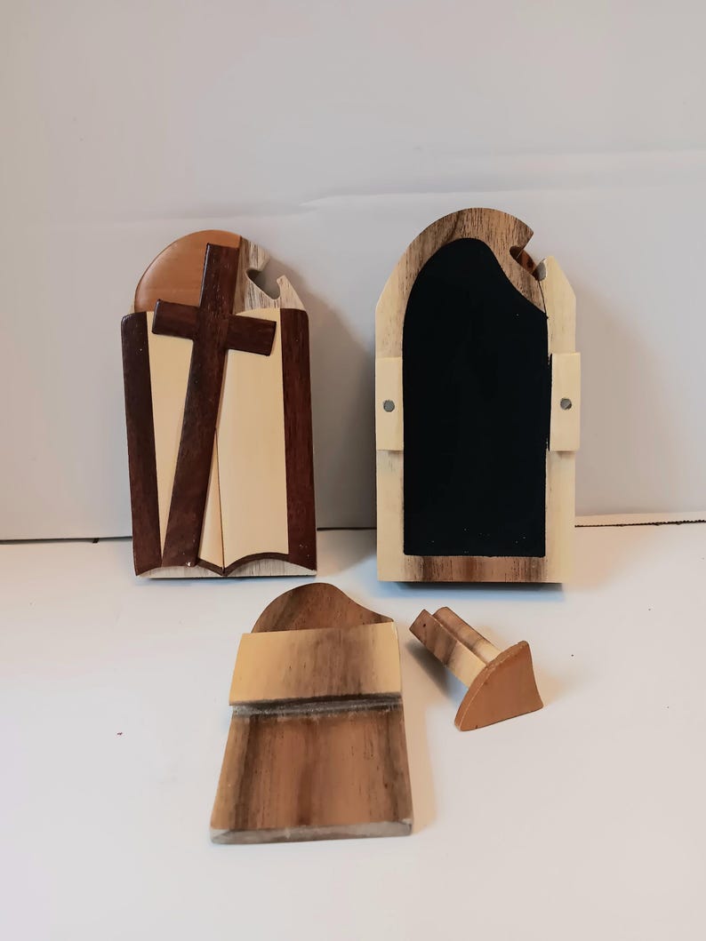 Carver Dans Wooden Carved Cross & Bible Religious Puzzle Trinket