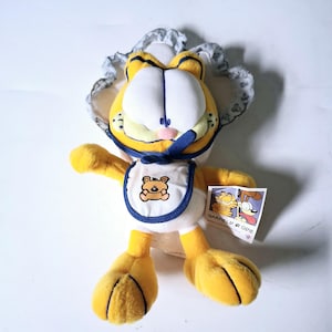 Rare Vintage 90s Baby Boy Garfield Cat with bonnet & Bib 9&quot; stuffed animal plush