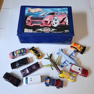 Vintage Hot Wheels & Matchbox Diecast Vehicle Lot With Vinyl Carry Case 80s 90s early 2000&#39;s