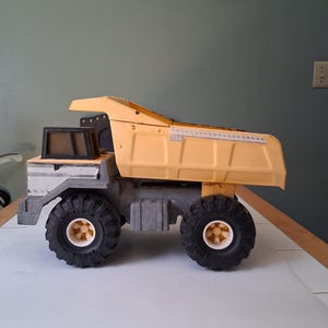 15&quot; Tonka vintage Large Yellow Dump Truck 354 Pressed Steel Construction Play Vehicle Toy