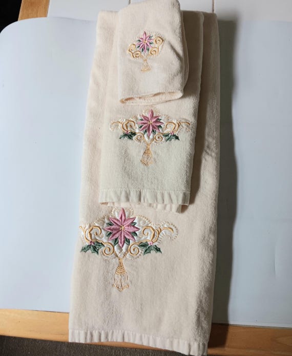 Holiday Bathworks Vintage Christmas Embroidered Floral Bath Towel Set. 100 Cotton Etsy Ireland