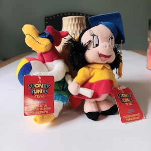 Peluches de los años 90 de los Looney Tunes Foghorn Leghorn y Petunia Pig Beanie. Warner Bros. Vintage.