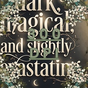 Op de afbeelding: Een donker, magisch en enigszins verwoestend ontwerp met bloemaccenten. De tekst bevat "Dark, magical, and slightly devastating" met "300 DPI" in groene letters. De achtergrond is donker met een halve maan.