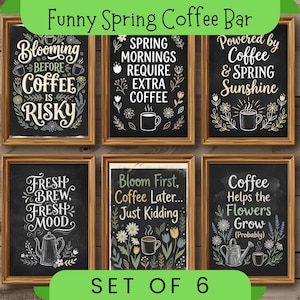 Puede incluir: Conjunto de seis letreros de pizarra enmarcados con citas sobre el tema del café. Los letreros tienen un fondo negro con letras e ilustraciones blancas y verdes. La pancarta superior dice "Funny Spring Coffee Bar."
