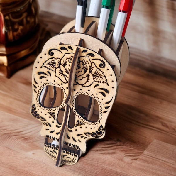 Porte crayons en bois skull