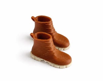 Miniature Dollhouse Boots – 1:12 Scale Brown Plastic Shoes – Tiny Fall and Winter Footwear for Dollhouse Decor & Accessories