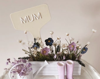 Mom Birthday Cake Topper, Mother's Day Cake Topper – Modern 3D Printed Keepsake with 'Mum' Text and Garden Marker Shape