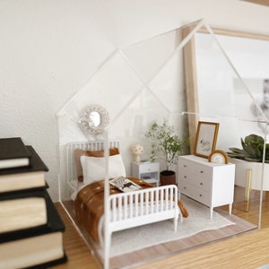 Dollhouse bedroom with plant in a terra cotta planter. Bright green plant made of 100% naturally preserved baby's breath perfect for adding charm to dollhouse decor, entryway or greenhouse.