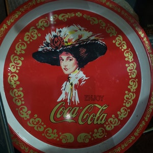 Round Coca Cola Tray - vintage