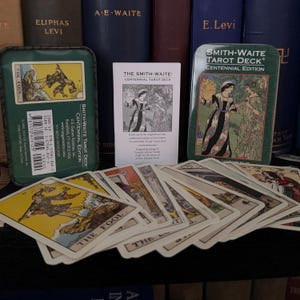 Smith-Waite Centennial Tarot Deck in a Tin Tarotkaarten Esoterische New Age Spiritualiteit Metafysica Boeken Occulte Alchemie Hermetische Astrologie