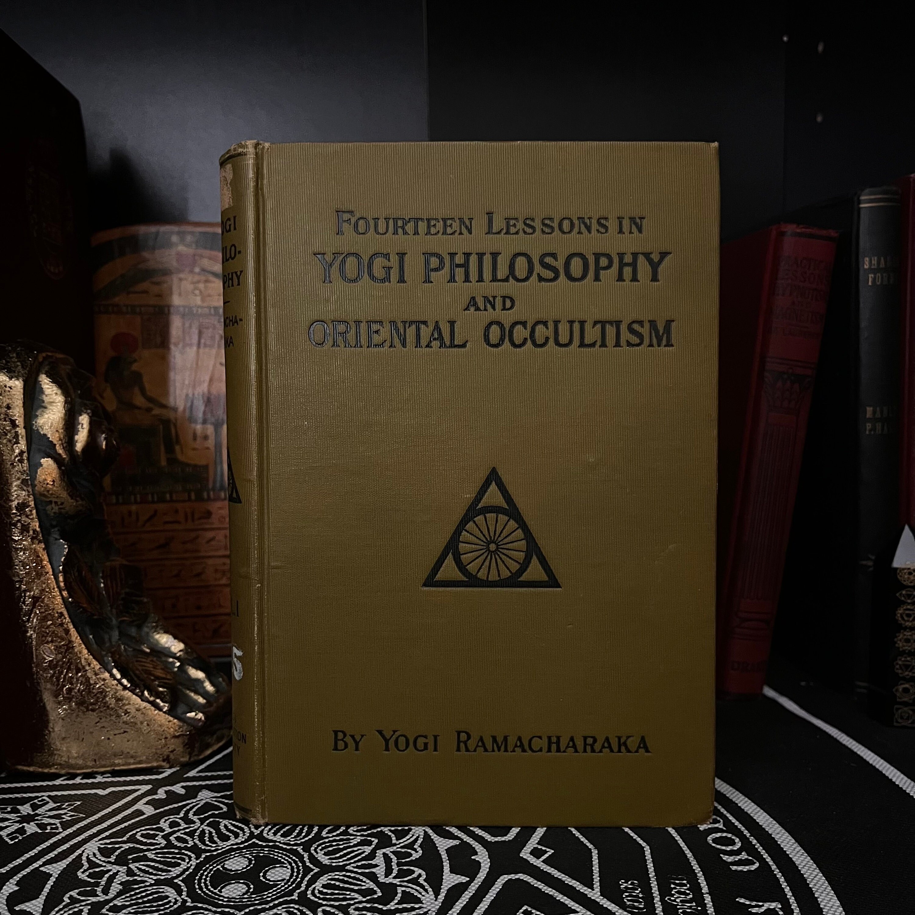 Fourteen Lessons in Yogi Philosophy, by Yogi Ramachakra (1905)  - Occult, Hermetics, New Age, Theosophy Metaphysics, Freemasonry, AMORC