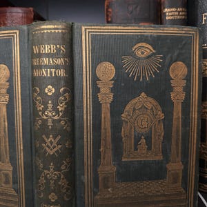 Webb&#39;s Freemason&#39;s Monitor *Attractive Binding* - ILLUMINATI FREEMASONRY OCCULT Hermetic Brotherhood Druidism Secret Society Scottish Rite