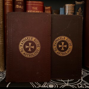 O Guia de Astrologia, de Raphael Vol. 1 e 2 - Zodíaco Adivinhação Bruxaria Maçonaria Astrologia Hermética Teosofia Illuminati Gnóstico OTO