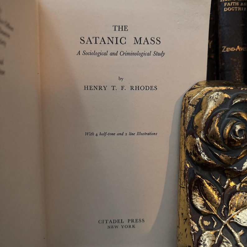 Den sataniska mässan, H T F Rhodes - Gnostisk ockult häxkonst Kabbalah Enokisk magi Hednisk judisk mysticism Hermeticism Demonologi Esoterisk bild 3