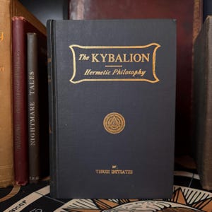Kybalion, filozofia hermetyczna, trzy wtajemniczone - ezoteryczna metafizyka okultystyczna William Walker Atkinson New Age Duchowość Różokrzyżowcy