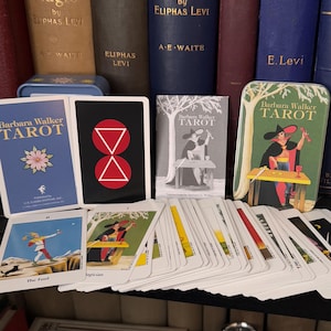 Barbara Walker Tarot em uma lata Cartas de tarô de adivinhação Esotérico Nova Era Espiritualidade Metafísica Livros Ocultismo Alquimia Hermética Astrologia