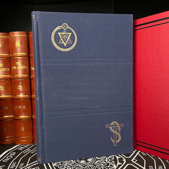 洋書 ISIS UNVEILED by H.P. Blavatsky Amazon.com: Isis Unveiled: 9789358584479: H. P. Blavatsky: Books