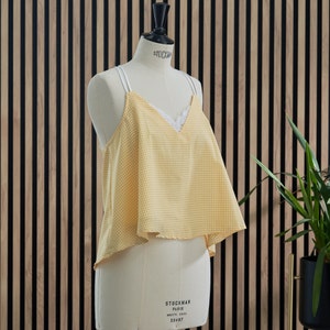 Bluzka w kratkę gingham damska, ręcznie robiona odzież wiosenna dla kobiet, luźna bluzka na ramiączkach, wyjściowe bluzki damskie, żółta bawełniana bluzka damska.