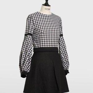 Damski top w kratkę, czarno-biała bluzka z długim rękawem, elegancka bluzka z bufkami, bawełniana bluzka w talii, dopasowana bluzka.