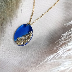 Resin Pendants / Oval Pendant / Steel Necklace / Handmade Pendant / Gold Leaf / Pressed Natural Flowers