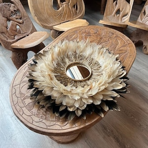 JUJUHAT 55-60CM, black and beige feathers with golden tips, rooster, 15cm mirror in golden raffia, chic artisanal decoration in natural feathers